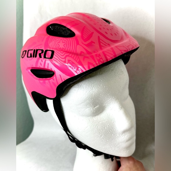 bike helmet pink toddler Bell Disney Minnie Mouse Pom Pom Ears Helmet, Punch Pink, 3 (48-52cm) Keep your little one safe on his or her next adventure with this Bell Sports Pint Multisport Toddler Helmet Toddler Helmet for Kids Unicorn